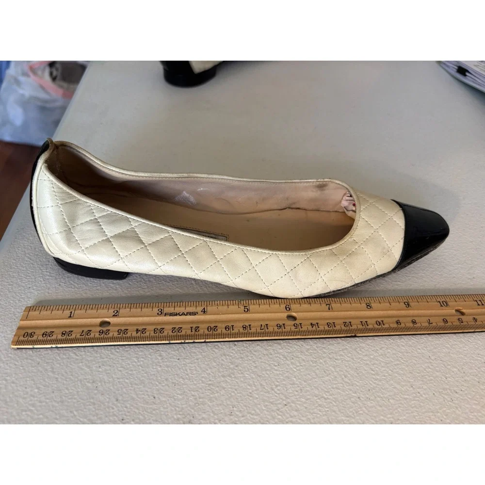 MANOLO BLAHNIK Leather Ballet Flat Quilted Cream Shoe Cap Toe Pointed Toe Patent